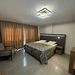 Hotel D'premium *
