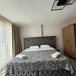 Hotel D'premium *