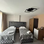 Hotel D'premium *