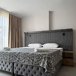 D'premium Hotel *