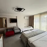 Hotel D'premium *