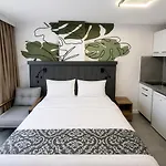 Hotel D'premium *