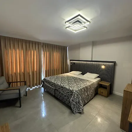 Hotel D'premium *