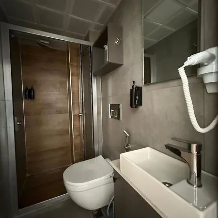 Hotel D'premium *